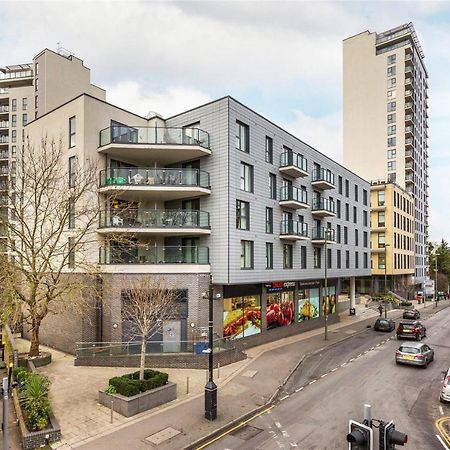 Cloud9Sa At Woking Central Exterior foto