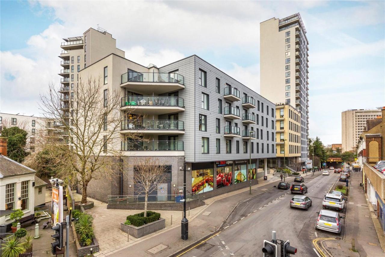 Cloud9Sa At Woking Central Exterior foto